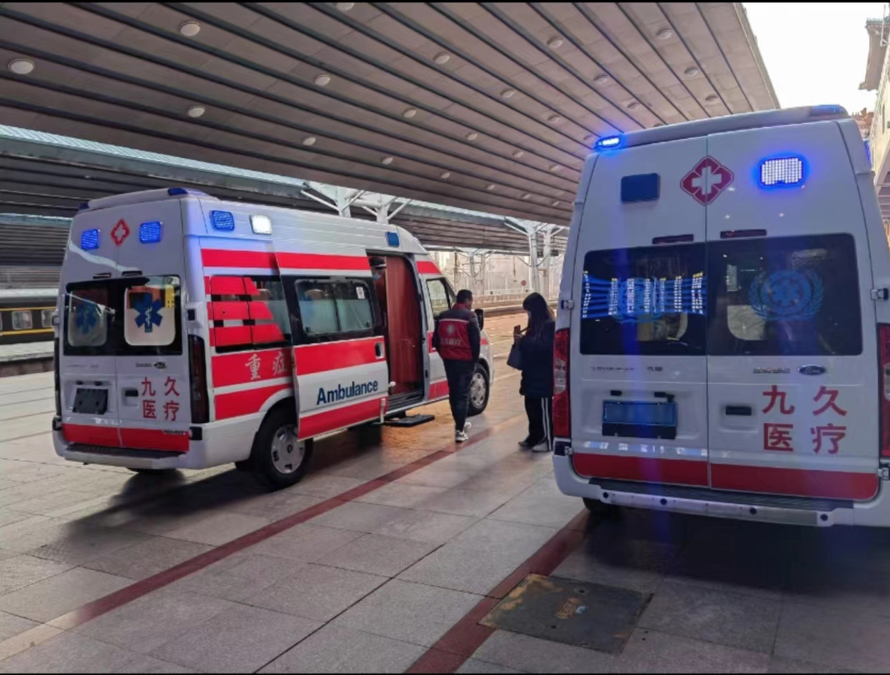 平塘县救护车长途转运